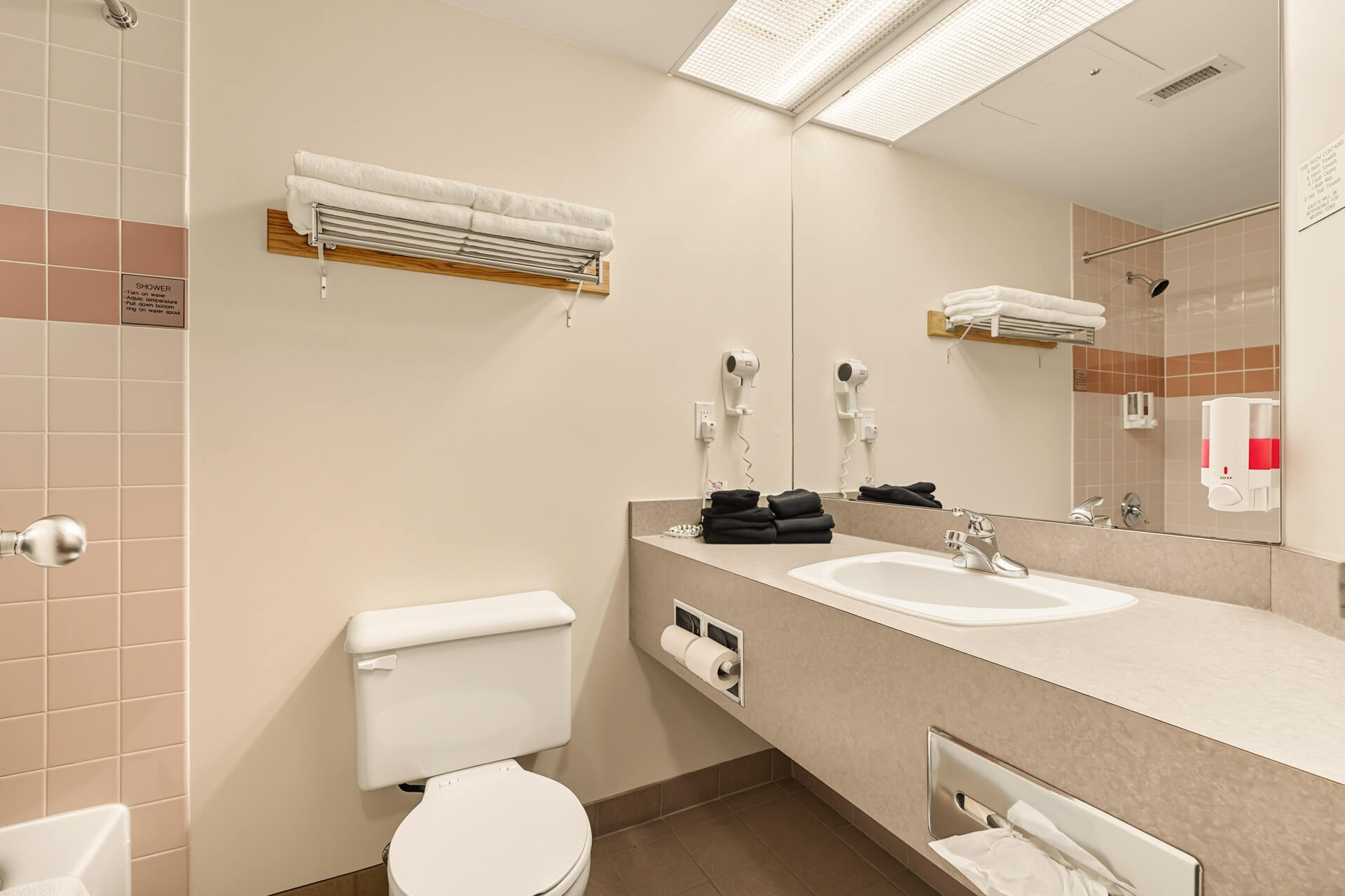 king-room-hawood-inn (4)