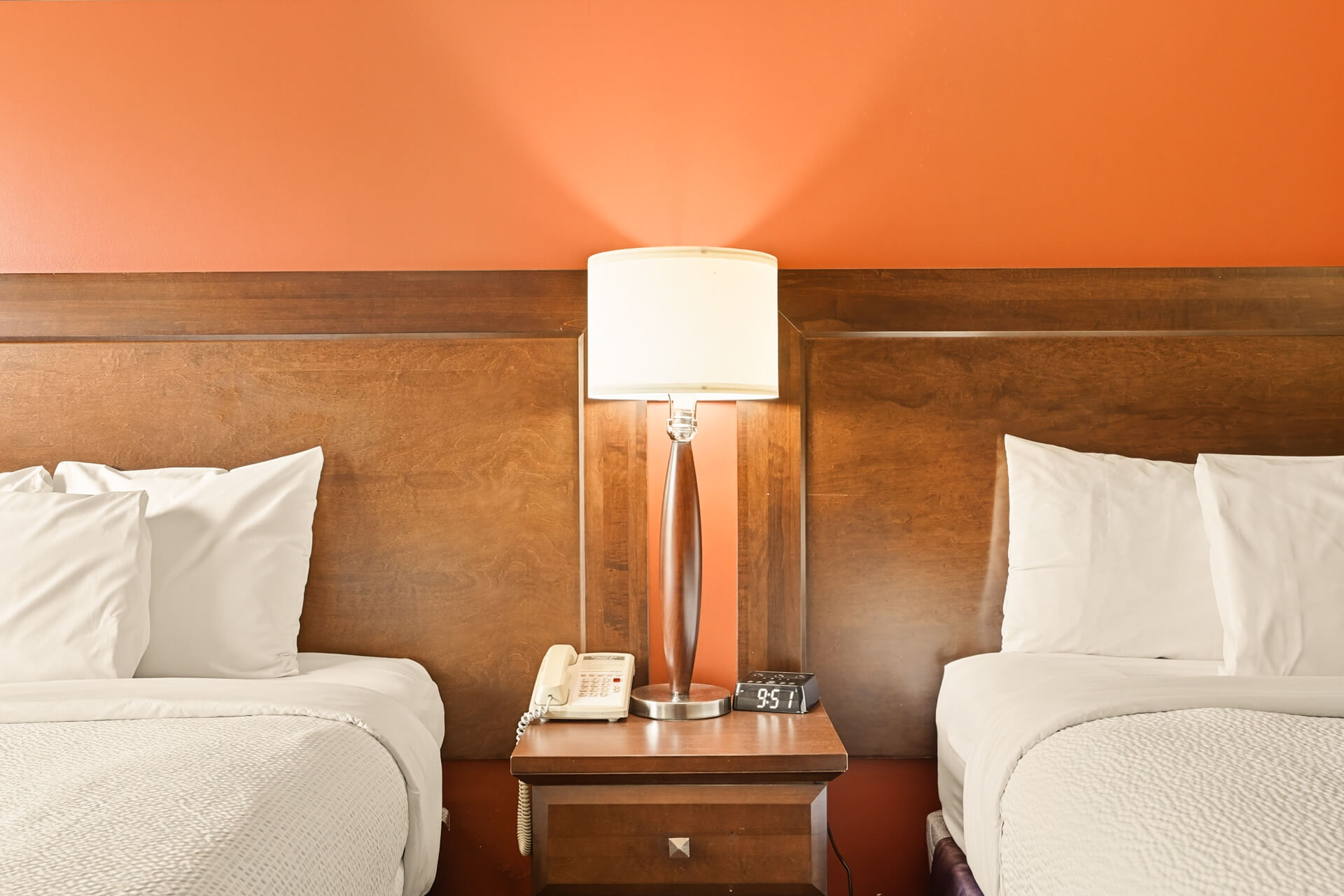 lakefront-room-hawood-inn (1)