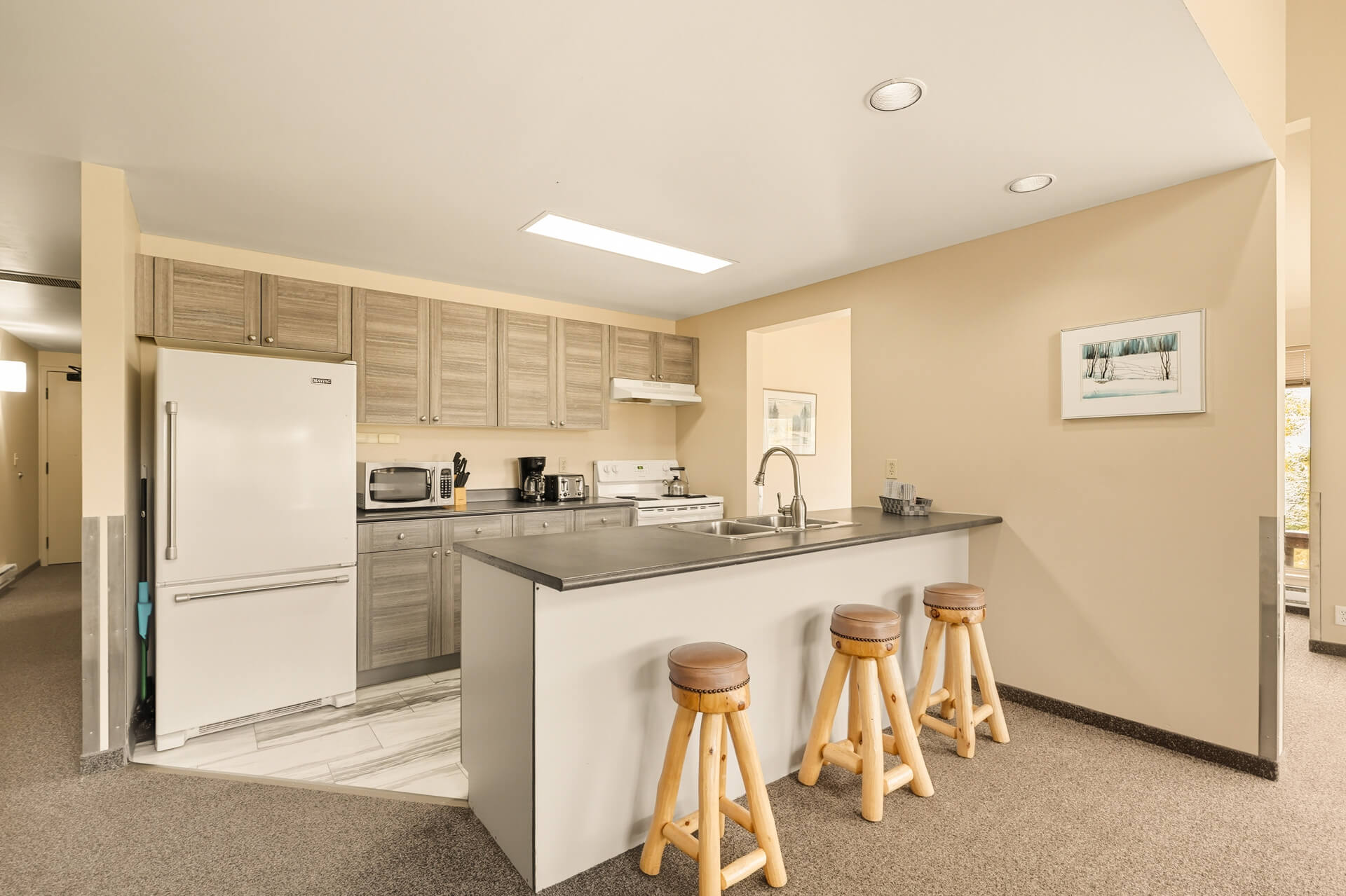 crean-deluxe-condo-waskesiu (4)