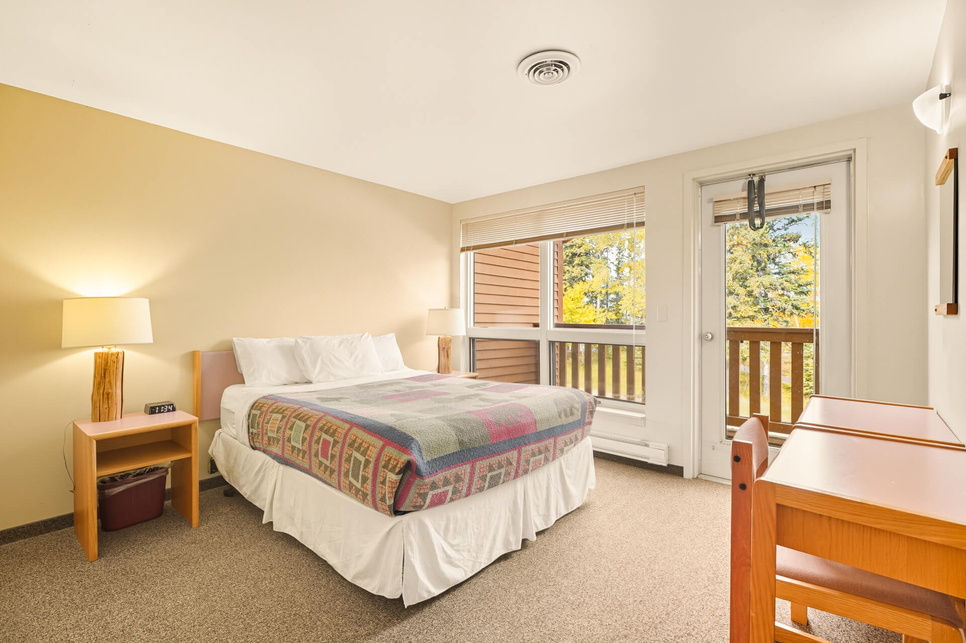 crean-deluxe-condo-waskesiu (10)