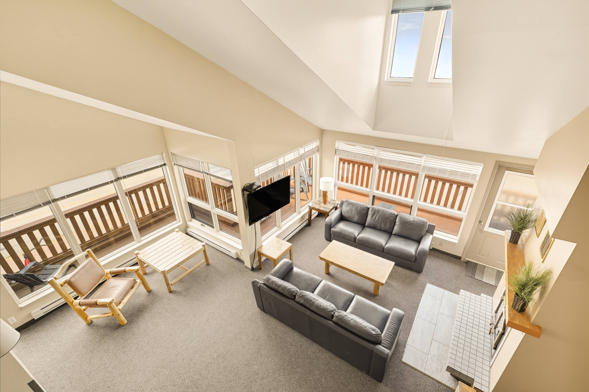 crean-deluxe-condo-waskesiu (14)